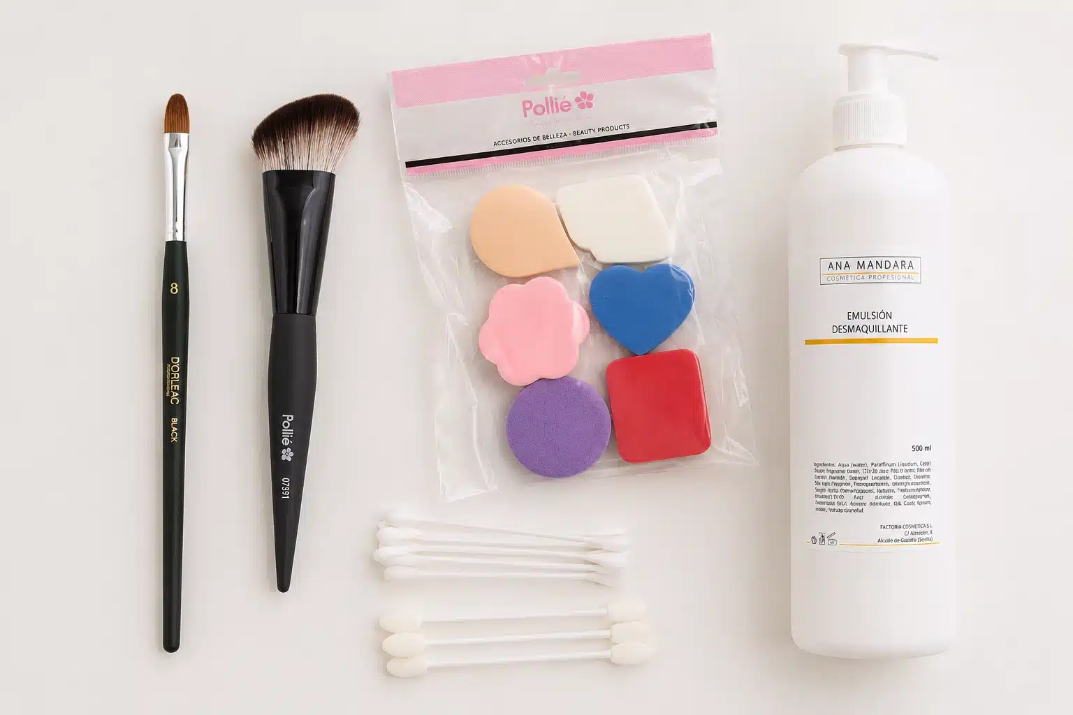 Material para maquillaje de Halloween: brochas, esponja, aplicadores desechables y aceite desmaquillante